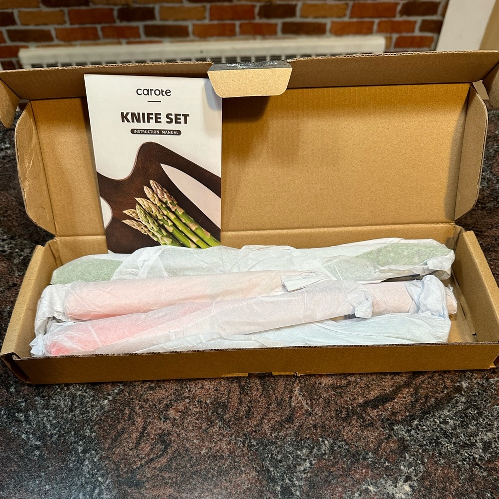 NIB Carote 12 piece kitchen knife set- multicolored